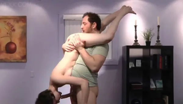 sex azusa yagi Lén đi chơi đêm, con gái bị bố phát hiện và "phạt yêu"